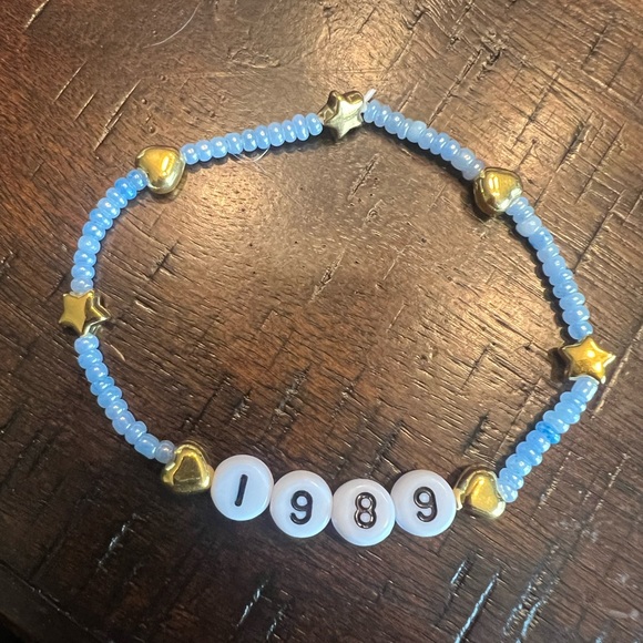 20 Taylor Swift Eras Tour bracelets for trading or sharing! 20 pack! - Picture 4 of 16